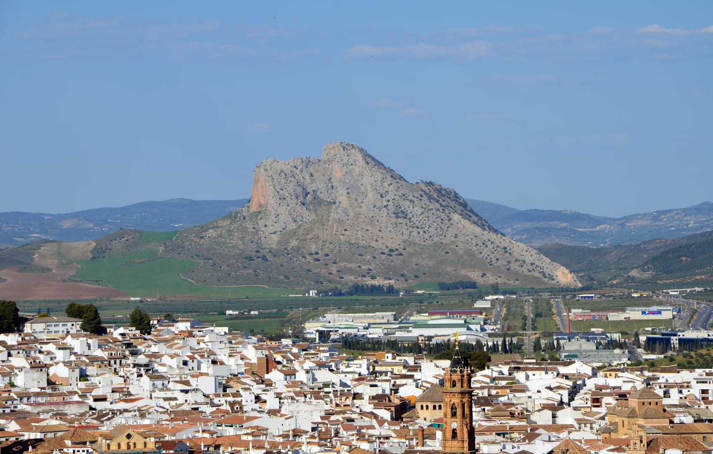 VISTANOVA 6 area photograph showing a panoramic view of Antequera town with Peña de los Enamorados (Lovers' Rock) in the background
