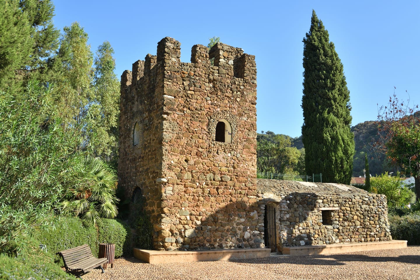Torre Leonera (Torre de la Lechera), Benahavís, Málaga, shown as local context near VILLA ISOLA