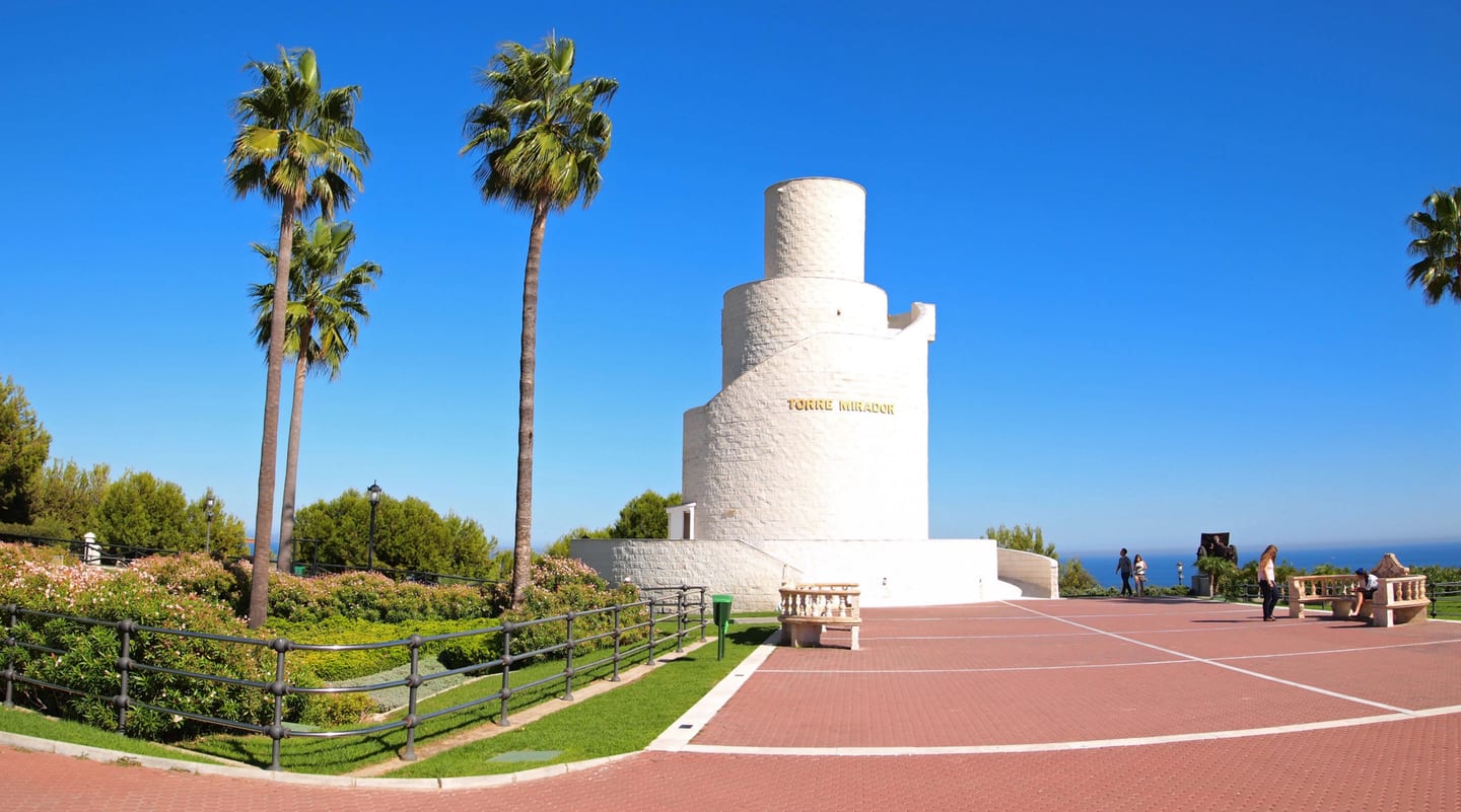 Area photograph of Torre Mirador view tower, Parque de la Batería, Torremolinos near RESIDENCIAL PACARAIMA