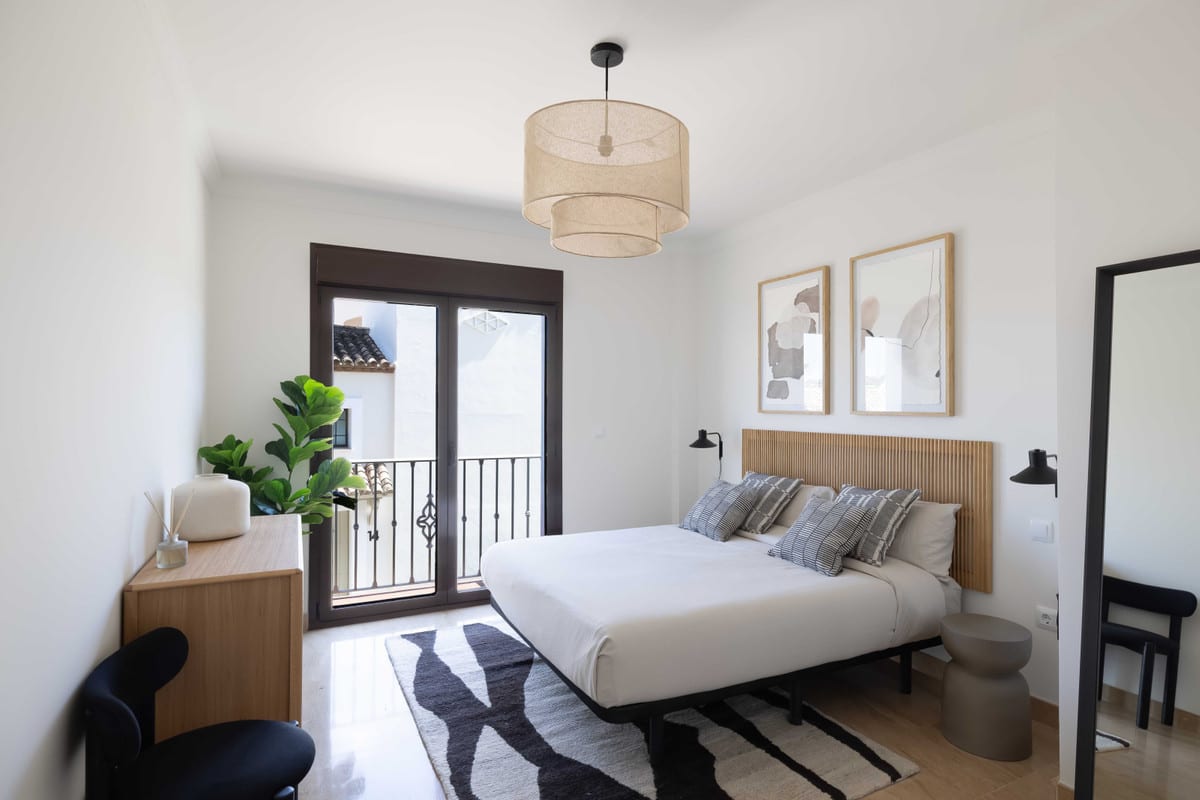 ALTOASIS: bedroom with double bed, slatted headboard and glass doors