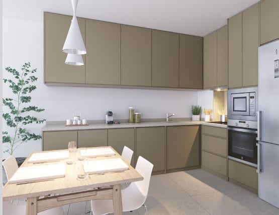 Project visualisation of the kitchen at AMPHORA BEACH FASE III with olive-coloured cabinets, built-in oven, built-in microwave, fridge and a light-wood dining table with white chairs.