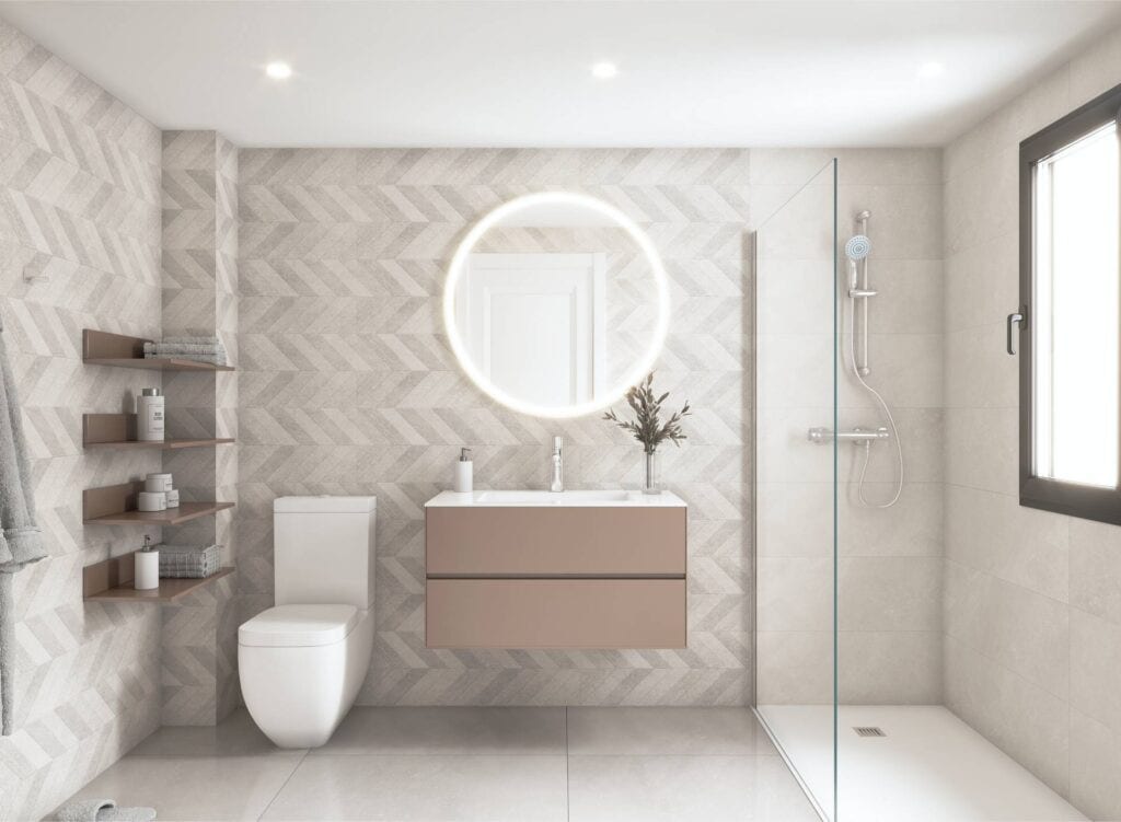 Gerenderte Badezimmervisualisierung von LAGUNA NOVA mit Stand-WC, schwebendem Waschtischunterschrank in Taupe, rundem beleuchtetem Spiegel, Fischgrätfliesen an der Wand und ebenerdiger Dusche mit Glaswand.