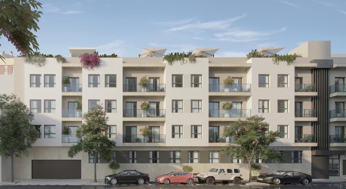 Project visualisation of MALAGA CENTRUM featuring a light beige façade, glass balcony balustrades, planted balconies, street trees and roof terraces with parasols and greenery.