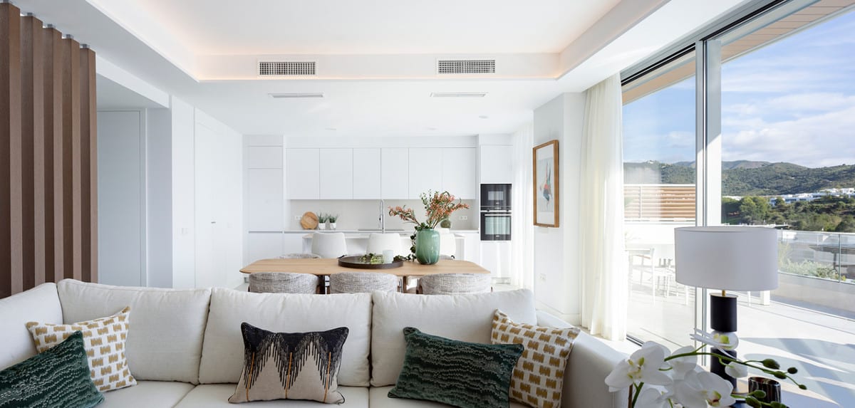 Project visualisation: living and dining areas with a white kitchen and indirect ceiling lighting.