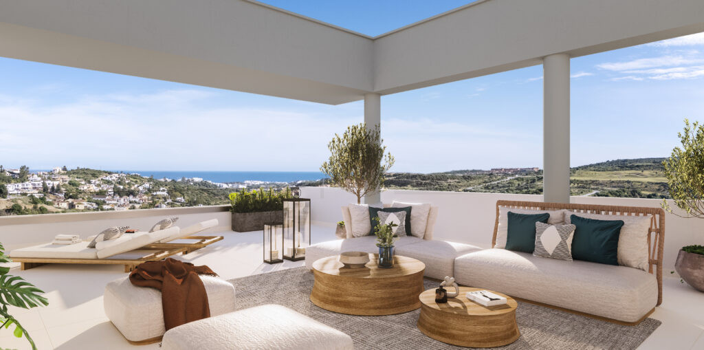 Møbleret terrasse i en visualisering af ETHERNA HOMES I med siddegruppe, lave runde borde, søjler og en bred åbning mod landskabet.