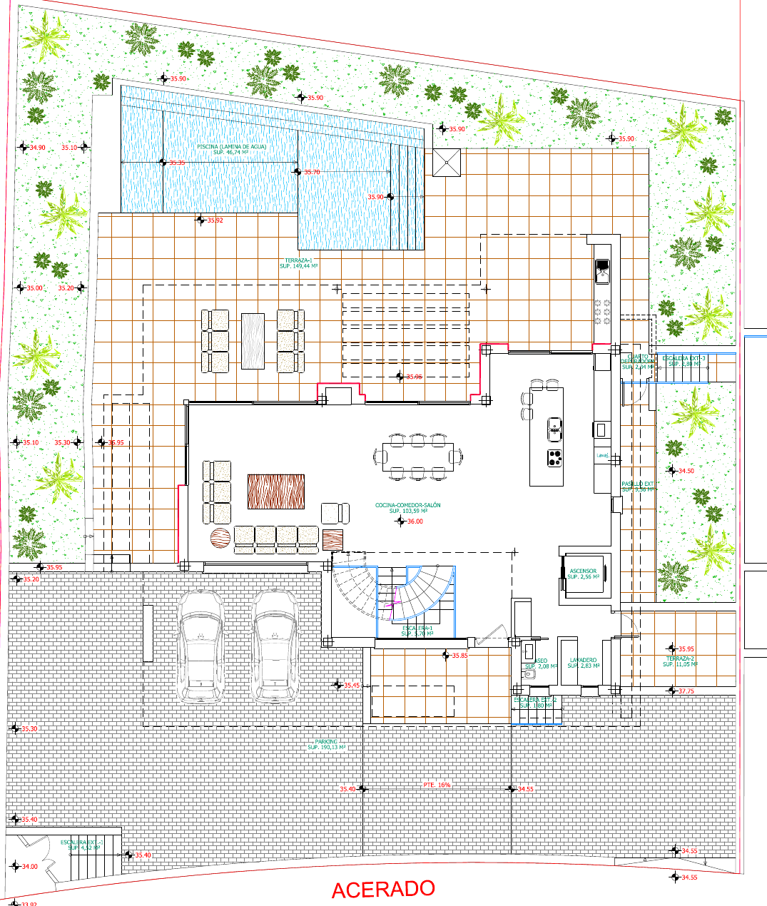 Udsnit af CASA 22’s stueetage: pool og terrasse øverst, åbent køkken til højre for spisepladsen, siddegruppe til venstre, trappe og elevator nederst, separat toilet, vaskerum og adgang fra parkeringen.