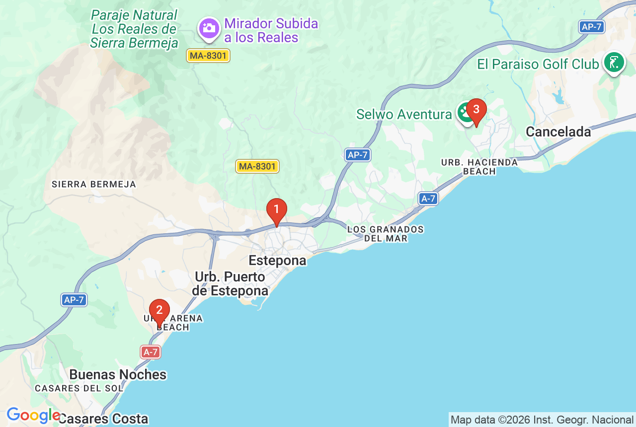 Mapa Google z trzema pinezkami projekt&oacute;w w Esteponie